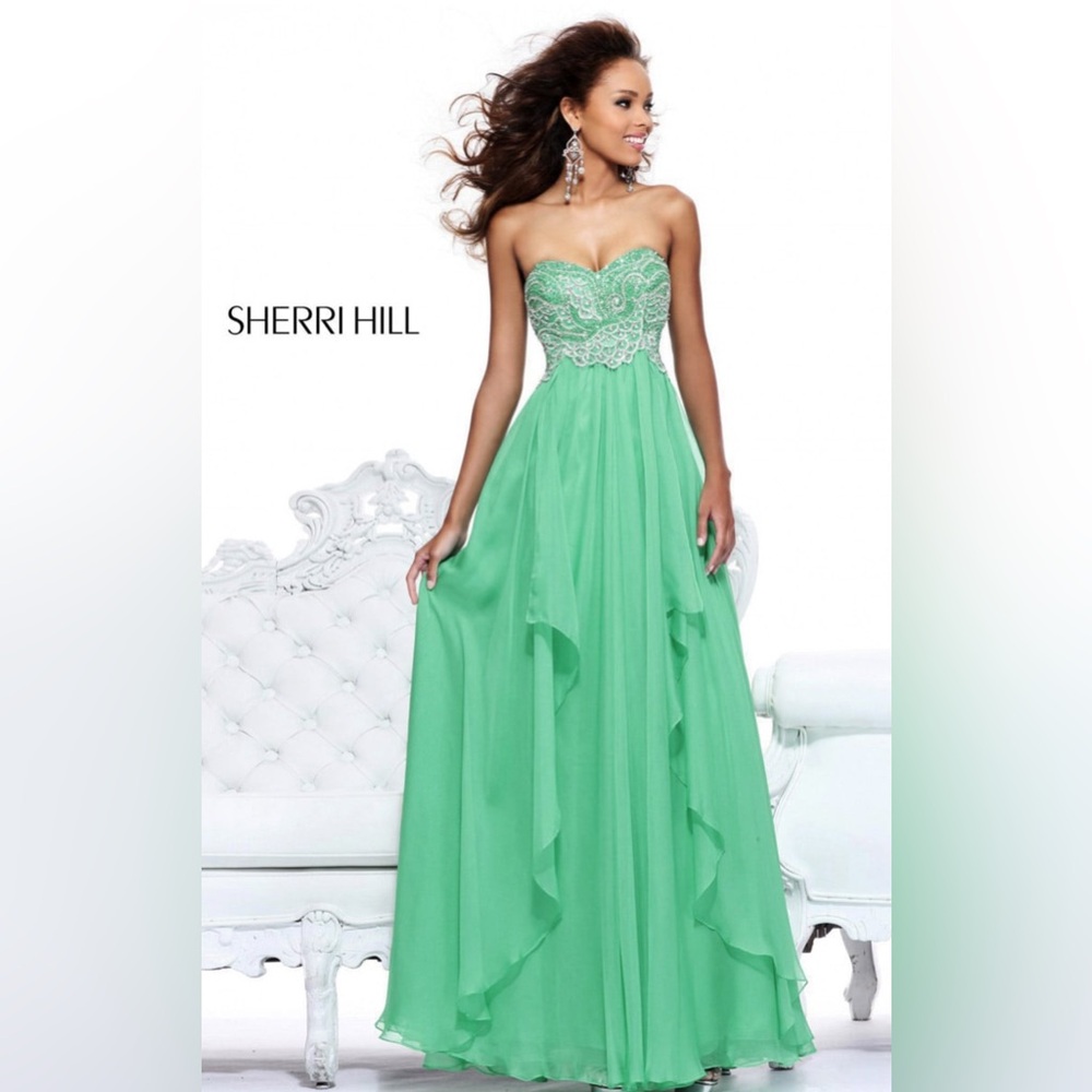 111 Sherri Hill Strapless Emerald Green Gown